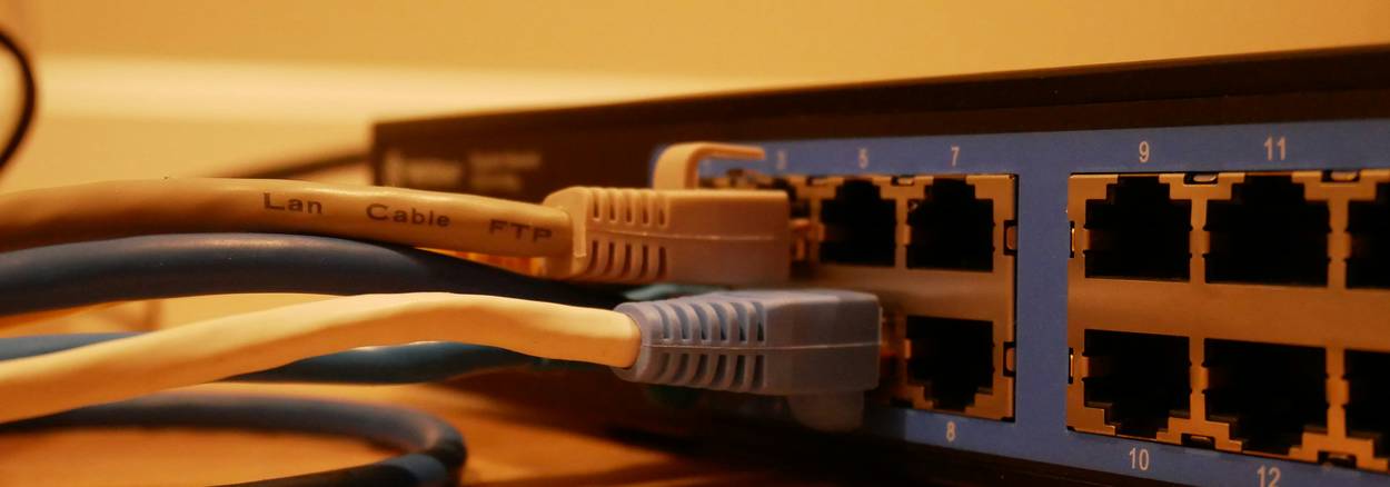 Advanced proxy usage visual with computers and data cables